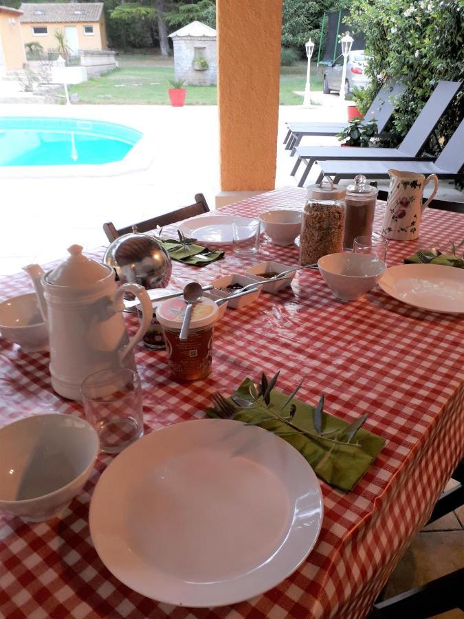 Les Restanques - chambre d'hôtes Cuges-les-Pins Extérieur photo