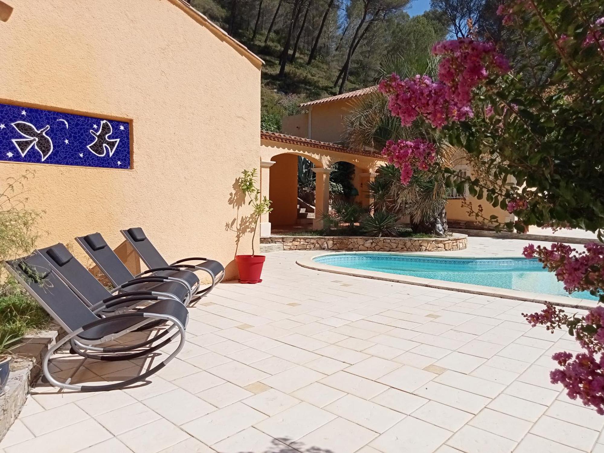 Les Restanques - chambre d'hôtes Cuges-les-Pins Extérieur photo